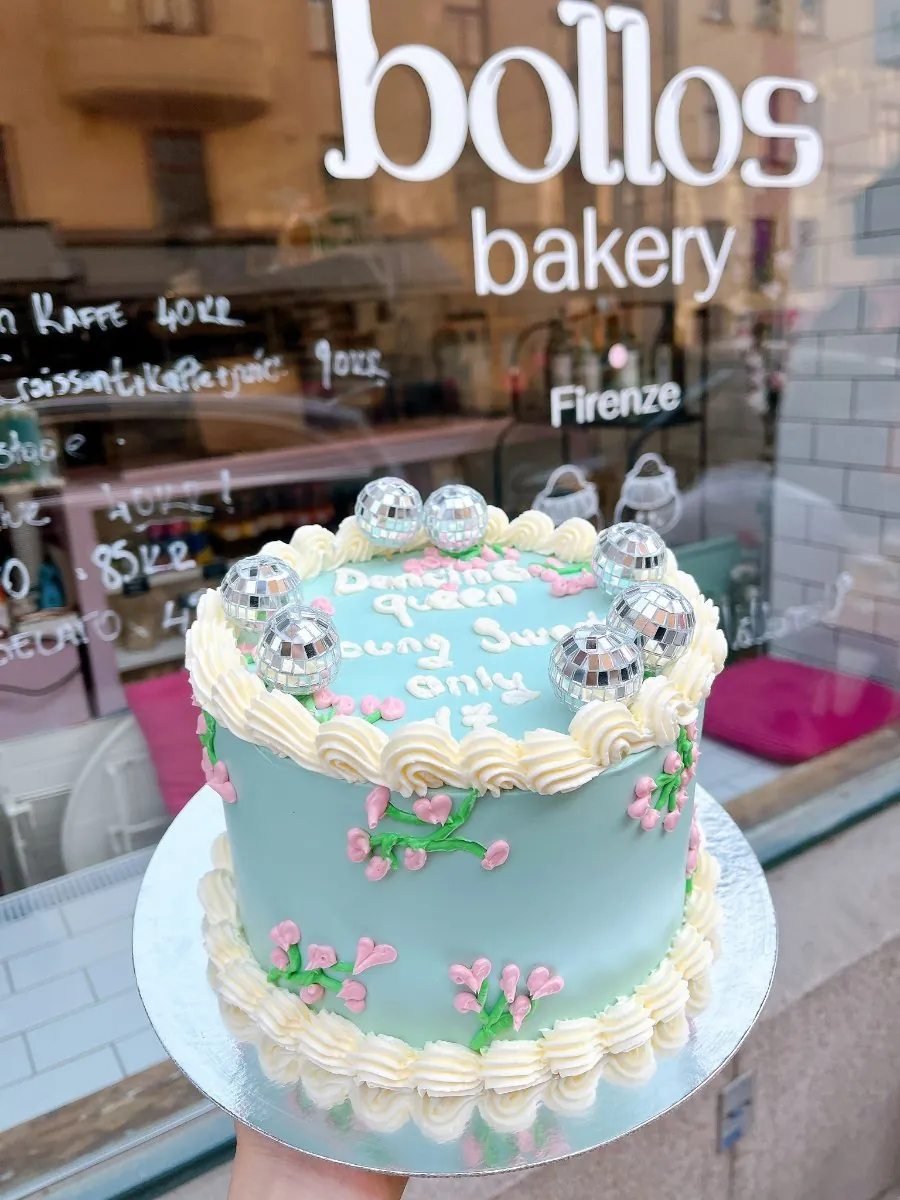 Bollos Bakery, vegan bakery Stockholm, vegan cakes Stockholm, custom cakes Stockholm, vegan bakery Vasastan, plant-based bakery, vegan croissant, vegan pastries, Click and Collect bakery, vegan birthday cake