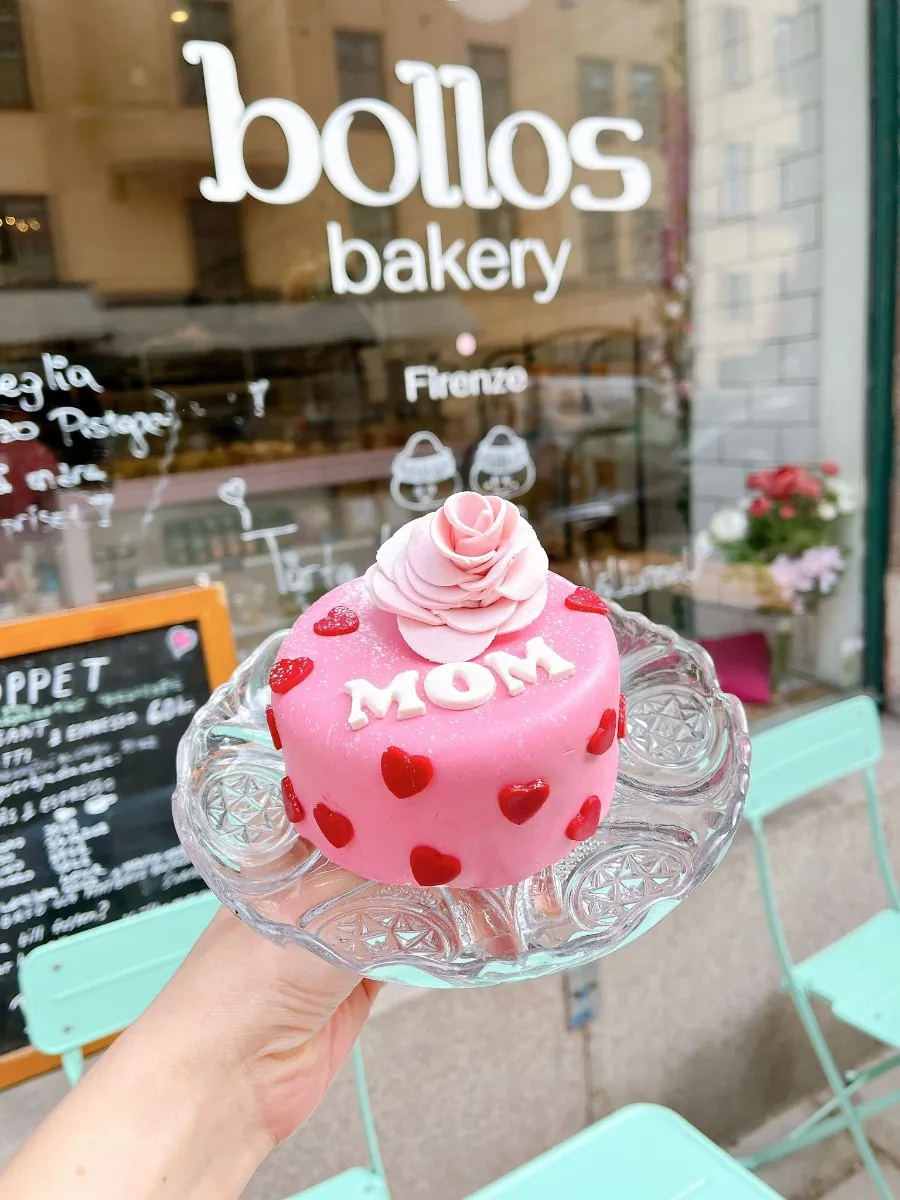 Bollos Bakery, vegan bakery Stockholm, vegan cakes Stockholm, custom cakes Stockholm, vegan bakery Vasastan, plant-based bakery, vegan croissant, vegan pastries, Click and Collect bakery, vegan birthday cake