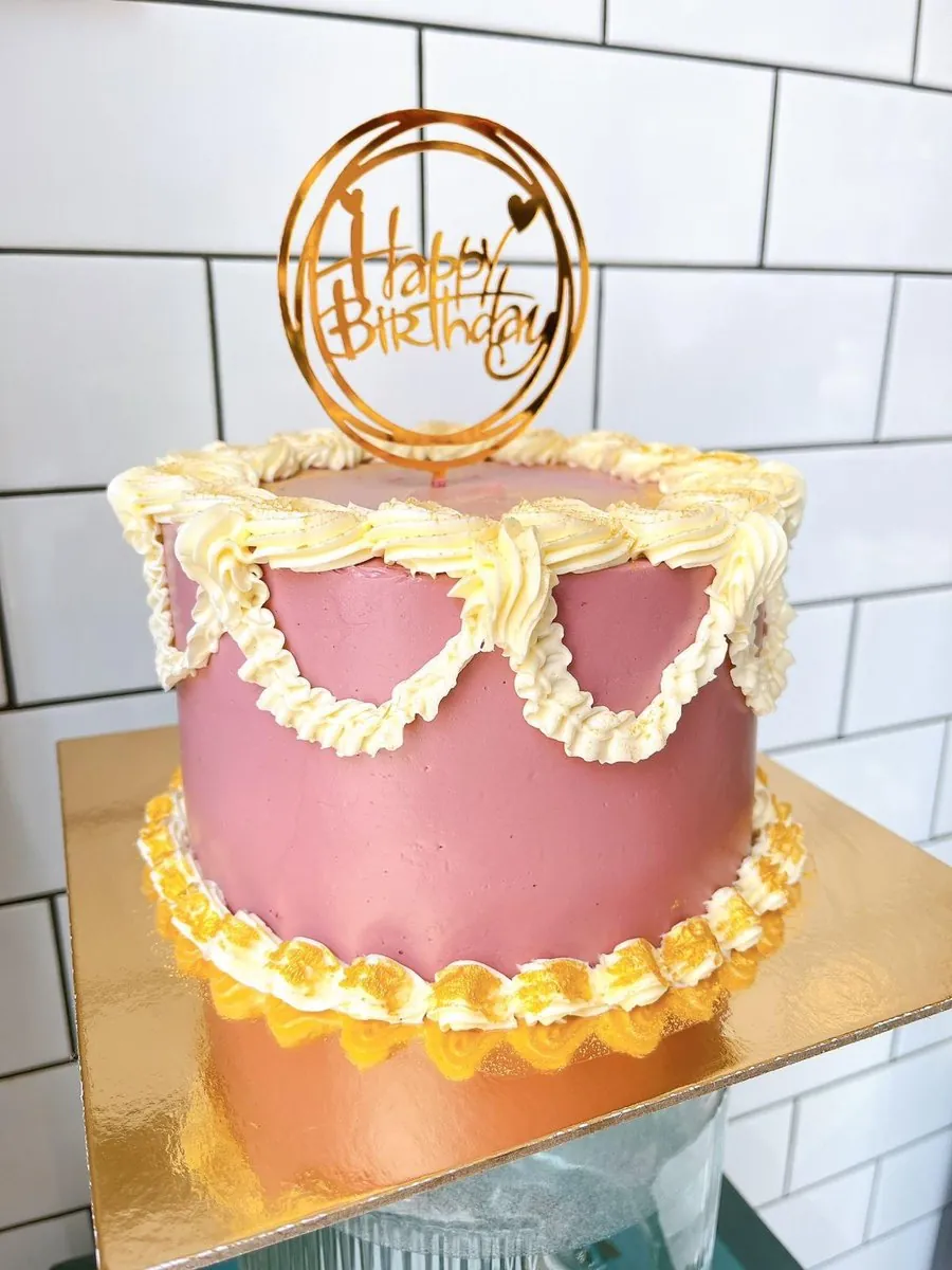 Bollos Bakery, vegan bakery Stockholm, vegan cakes Stockholm, custom cakes Stockholm, vegan bakery Vasastan, plant-based bakery, vegan croissant, vegan pastries, Click and Collect bakery, vegan birthday cake
