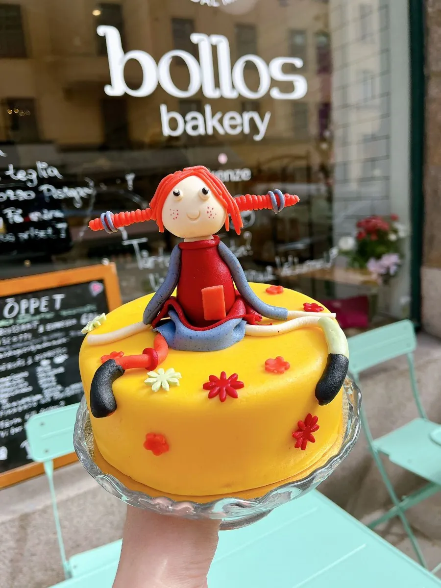Bollos Bakery, vegan bakery Stockholm, vegan cakes Stockholm, custom cakes Stockholm, vegan bakery Vasastan, plant-based bakery, vegan croissant, vegan pastries, Click and Collect bakery, vegan birthday cake