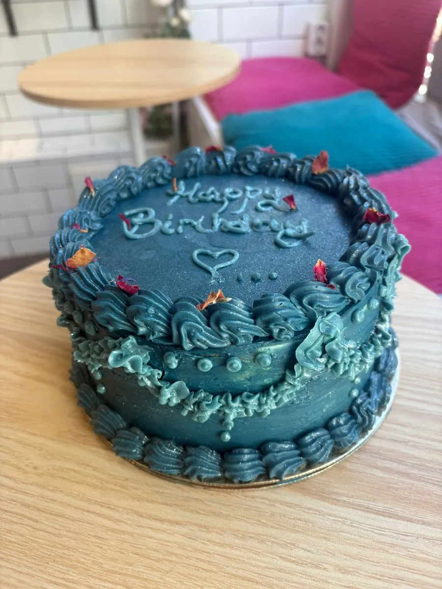 Bollos Bakery, vegan bakery Stockholm, vegan cakes Stockholm, custom cakes Stockholm, vegan bakery Vasastan, plant-based bakery, vegan croissant, vegan pastries, Click and Collect bakery, vegan birthday cake