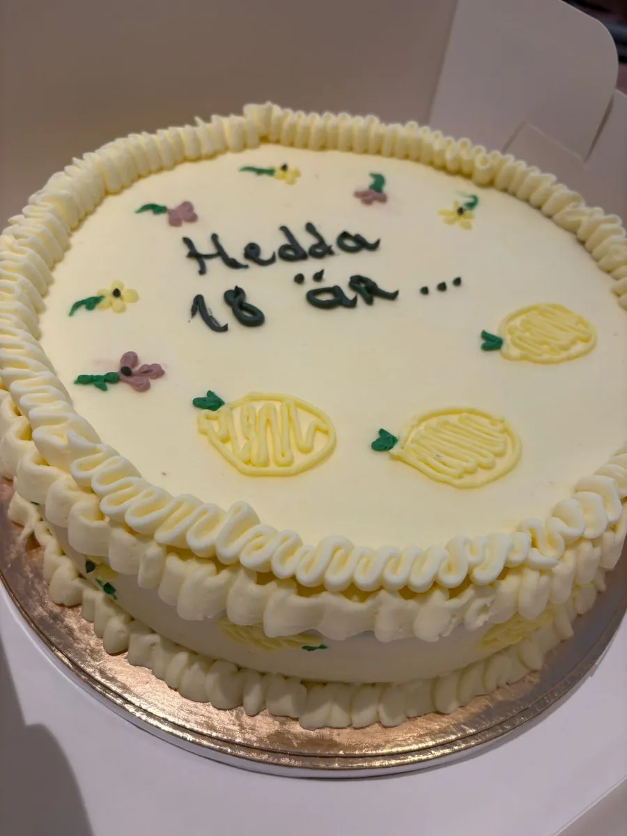 Bollos Bakery, vegan bakery Stockholm, vegan cakes Stockholm, custom cakes Stockholm, vegan bakery Vasastan, plant-based bakery, vegan croissant, vegan pastries, Click and Collect bakery, vegan birthday cake