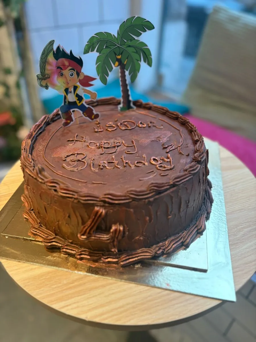 Bollos Bakery, vegan bakery Stockholm, vegan cakes Stockholm, custom cakes Stockholm, vegan bakery Vasastan, plant-based bakery, vegan croissant, vegan pastries, Click and Collect bakery, vegan birthday cake