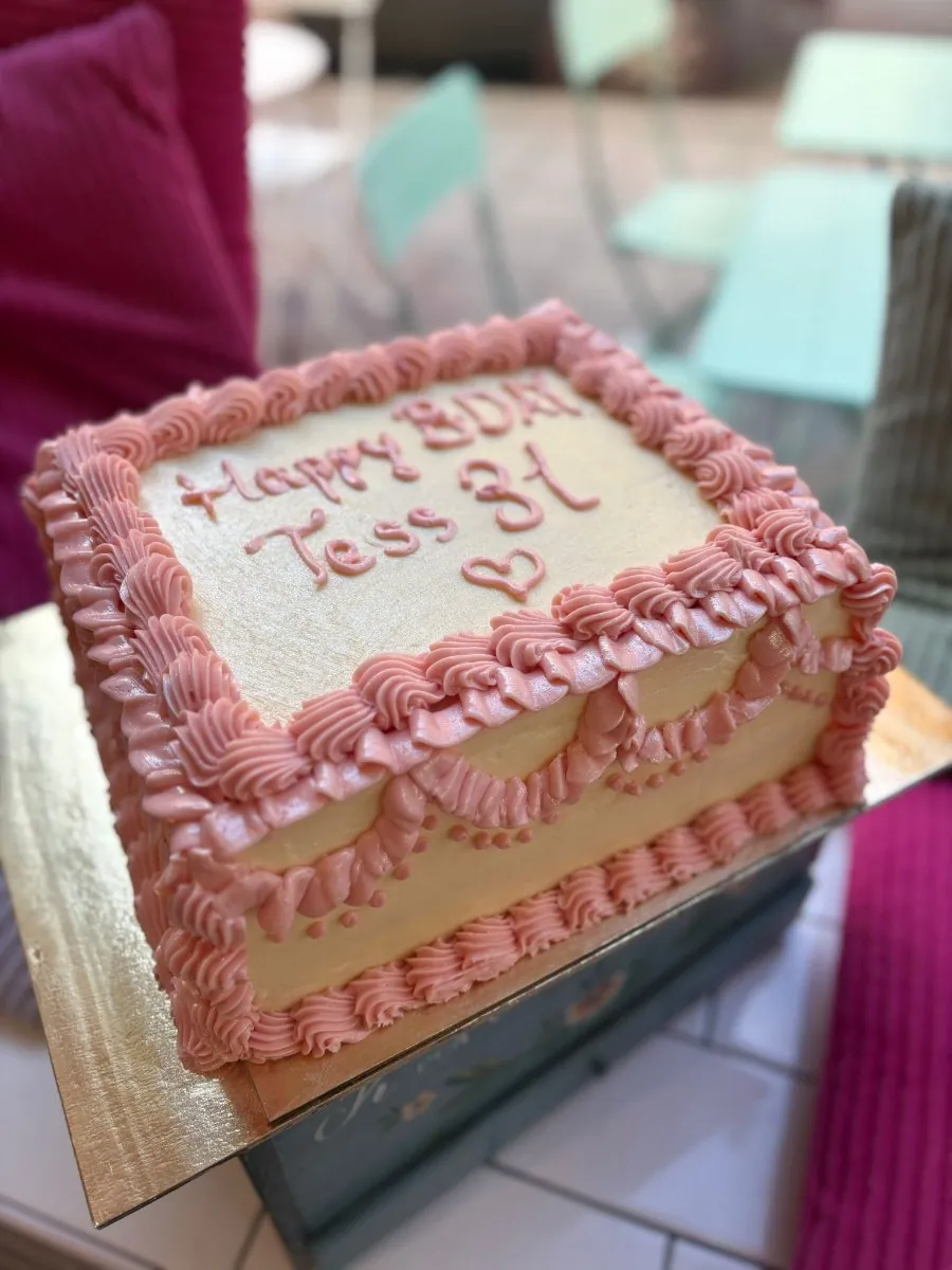 Bollos Bakery, vegan bakery Stockholm, vegan cakes Stockholm, custom cakes Stockholm, vegan bakery Vasastan, plant-based bakery, vegan croissant, vegan pastries, Click and Collect bakery, vegan birthday cake