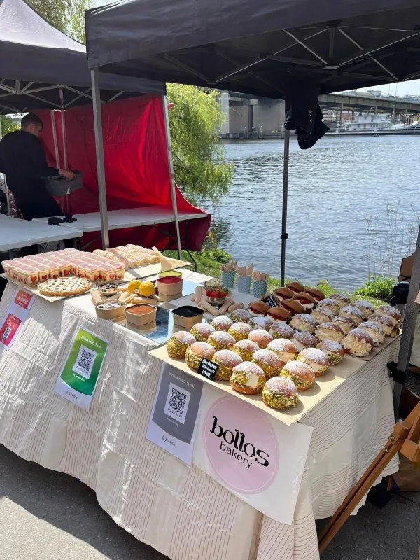 Bollos Bakery, vegan bakery Stockholm, vegan cakes Stockholm, custom cakes Stockholm, vegan bakery Vasastan, plant-based bakery, vegan croissant, vegan pastries, Click and Collect bakery, vegan birthday cake
