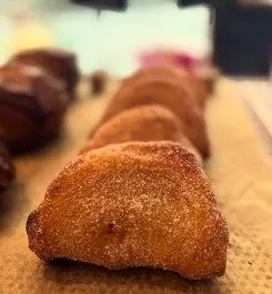 Bollos Bakery, vegan bakery Stockholm, vegan cakes Stockholm, custom cakes Stockholm, vegan bakery Vasastan, plant-based bakery, vegan croissant, vegan pastries, Click and Collect bakery, vegan birthday cake