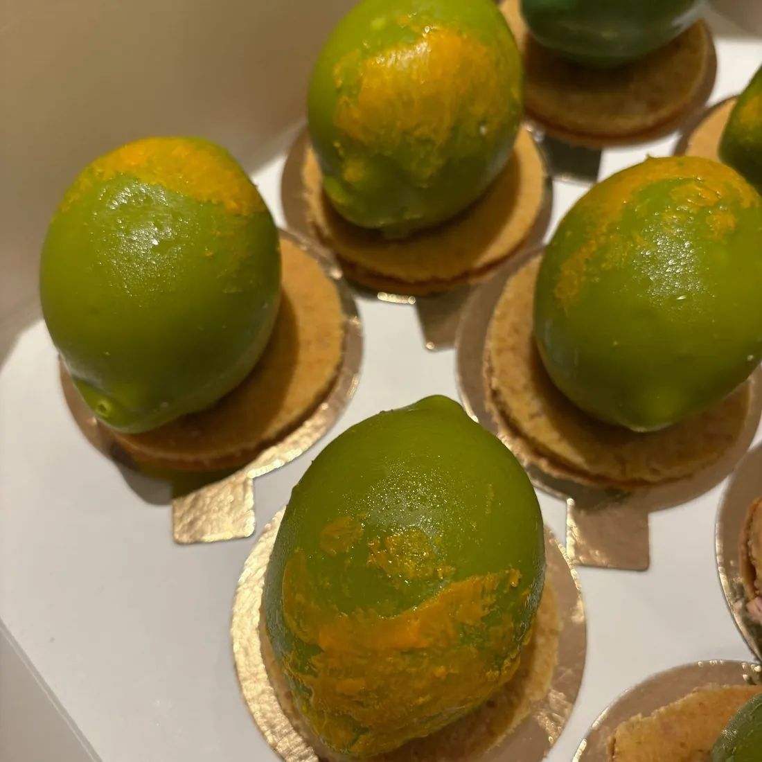 Bollos Bakery, vegan bakery Stockholm, vegan cakes Stockholm, custom cakes Stockholm, vegan bakery Vasastan, plant-based bakery, vegan croissant, vegan pastries, Click and Collect bakery, vegan birthday cake