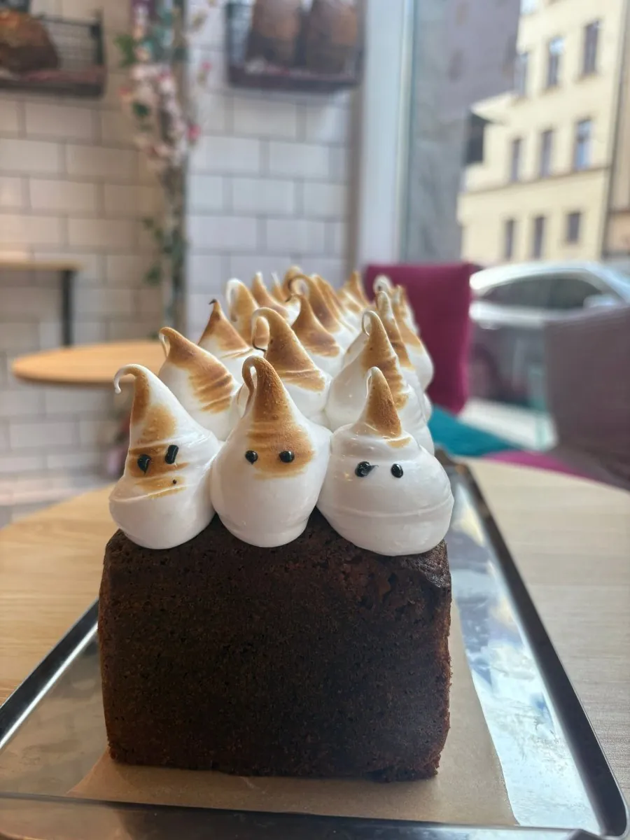 Bollos Bakery, vegan bakery Stockholm, vegan cakes Stockholm, custom cakes Stockholm, vegan bakery Vasastan, plant-based bakery, vegan croissant, vegan pastries, Click and Collect bakery, vegan birthday cake
