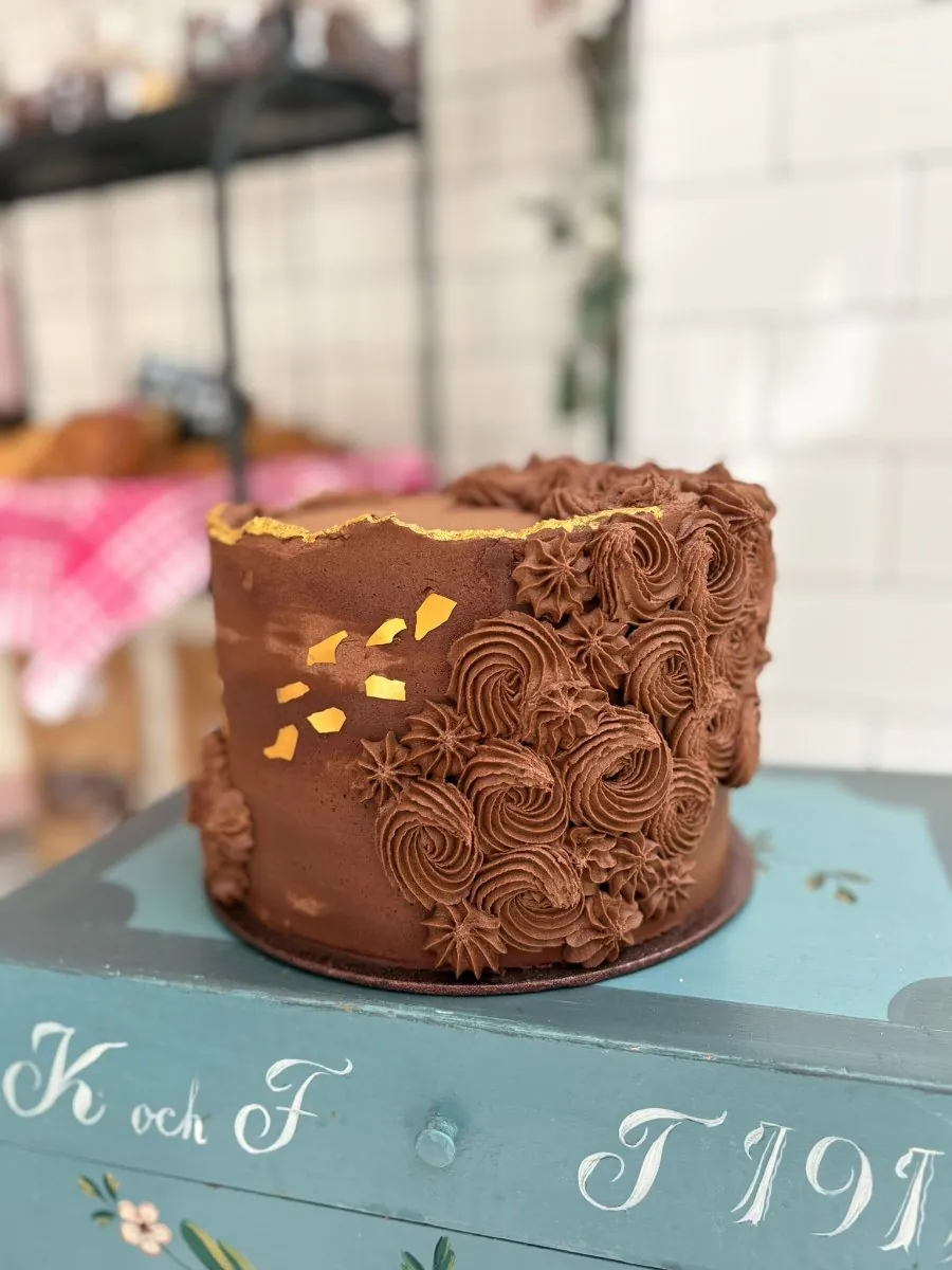 Bollos Bakery, vegan bakery Stockholm, vegan cakes Stockholm, custom cakes Stockholm, vegan bakery Vasastan, plant-based bakery, vegan croissant, vegan pastries, Click and Collect bakery, vegan birthday cake