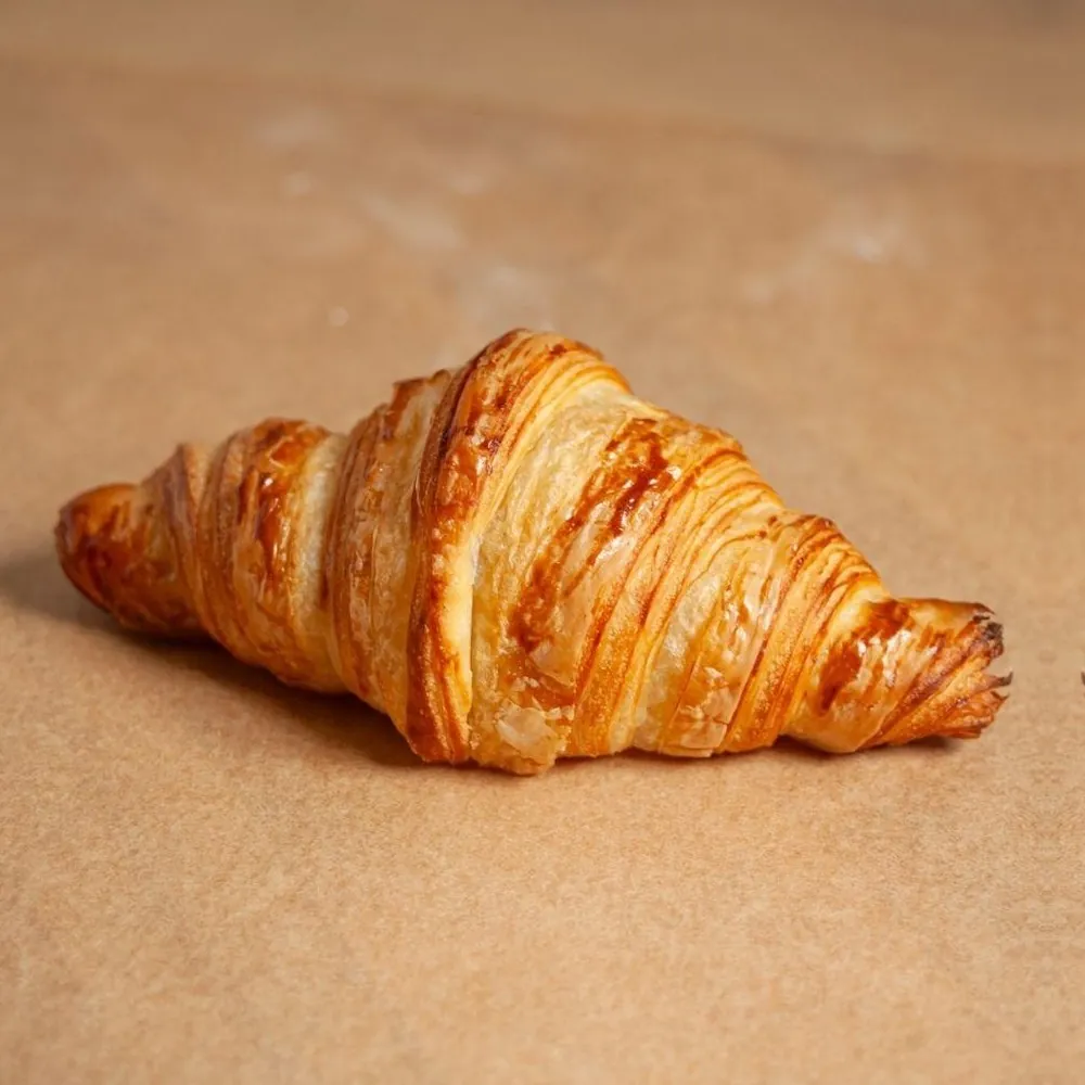 Bollos Bakery, vegan bakery Stockholm, vegan cakes Stockholm, custom cakes Stockholm, vegan bakery Vasastan, plant-based bakery, vegan croissant, vegan pastries, Click and Collect bakery, vegan birthday cake