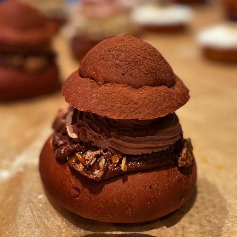 Bollos Bakery, vegan bakery Stockholm, vegan cakes Stockholm, custom cakes Stockholm, vegan bakery Vasastan, plant-based bakery, vegan croissant, vegan pastries, Click and Collect bakery, vegan birthday cake