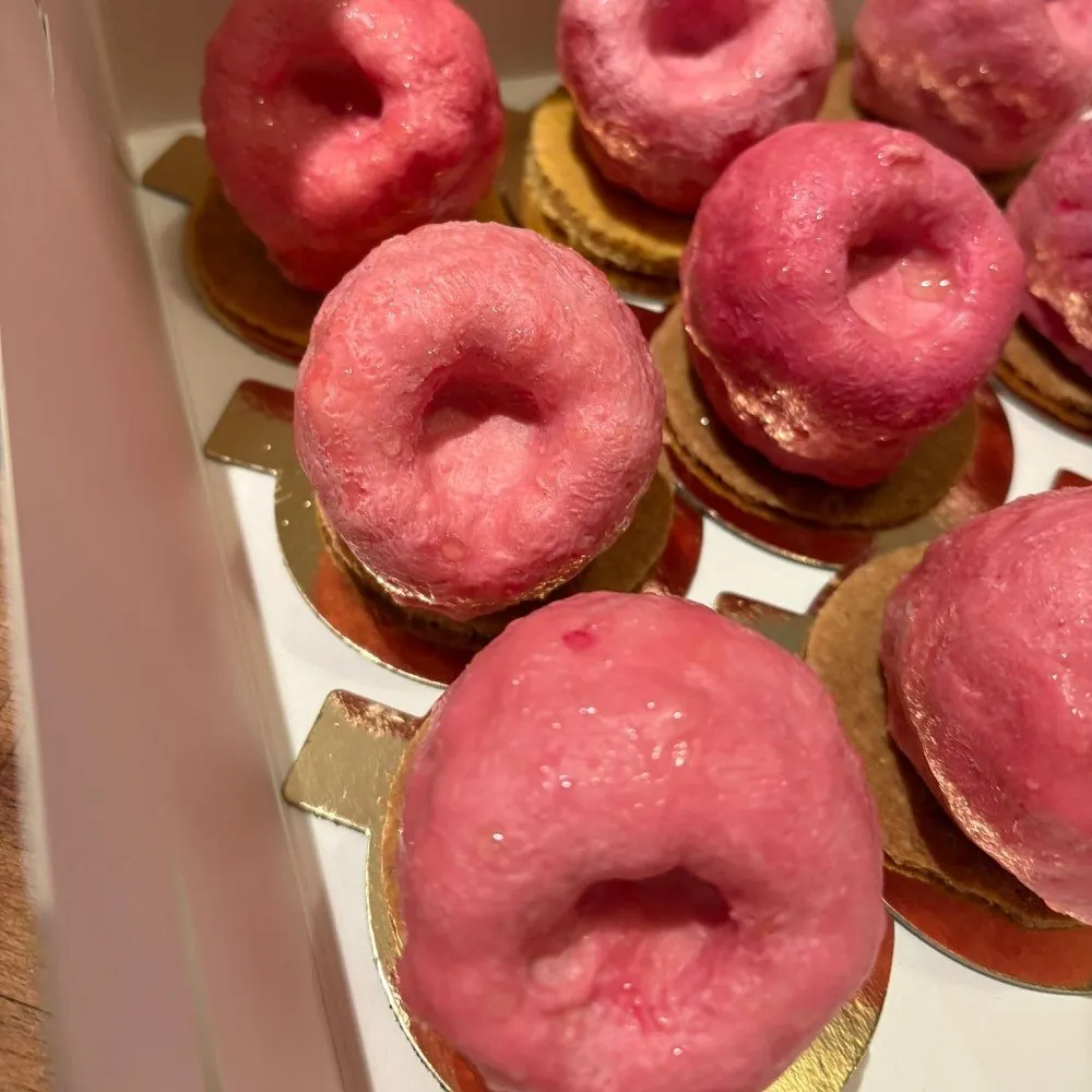 Bollos Bakery, vegan bakery Stockholm, vegan cakes Stockholm, custom cakes Stockholm, vegan bakery Vasastan, plant-based bakery, vegan croissant, vegan pastries, Click and Collect bakery, vegan birthday cake