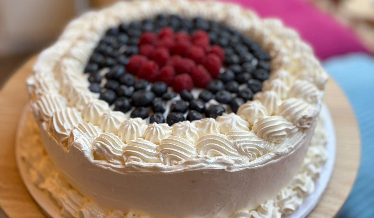 Bollos Bakery, vegan bakery Stockholm, vegan cakes Stockholm, custom cakes Stockholm, vegan bakery Vasastan, plant-based bakery, vegan croissant, vegan pastries, Click and Collect bakery, vegan birthday cake