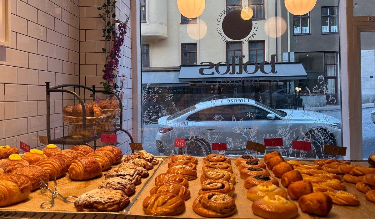 Bollos Bakery, vegan bakery Stockholm, vegan cakes Stockholm, custom cakes Stockholm, vegan bakery Vasastan, plant-based bakery, vegan croissant, vegan pastries, Click and Collect bakery, vegan birthday cake