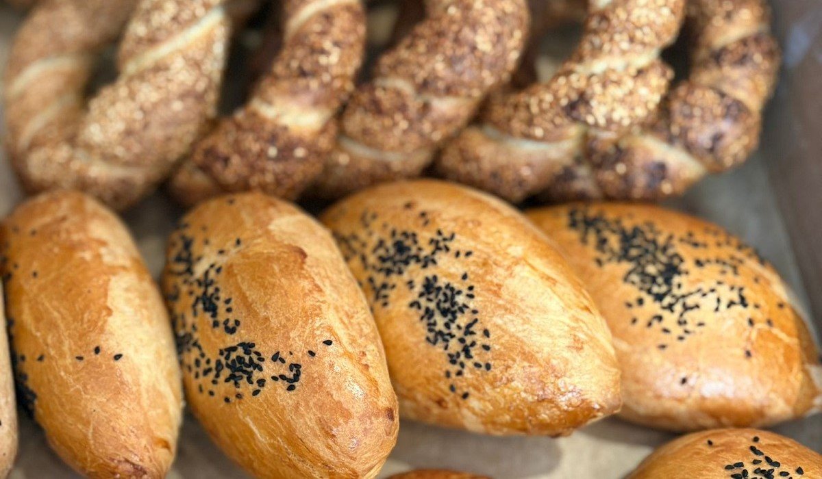 Bollos Bakery, vegan bakery Stockholm, vegan cakes Stockholm, custom cakes Stockholm, vegan bakery Vasastan, plant-based bakery, vegan croissant, vegan pastries, Click and Collect bakery, vegan birthday cake